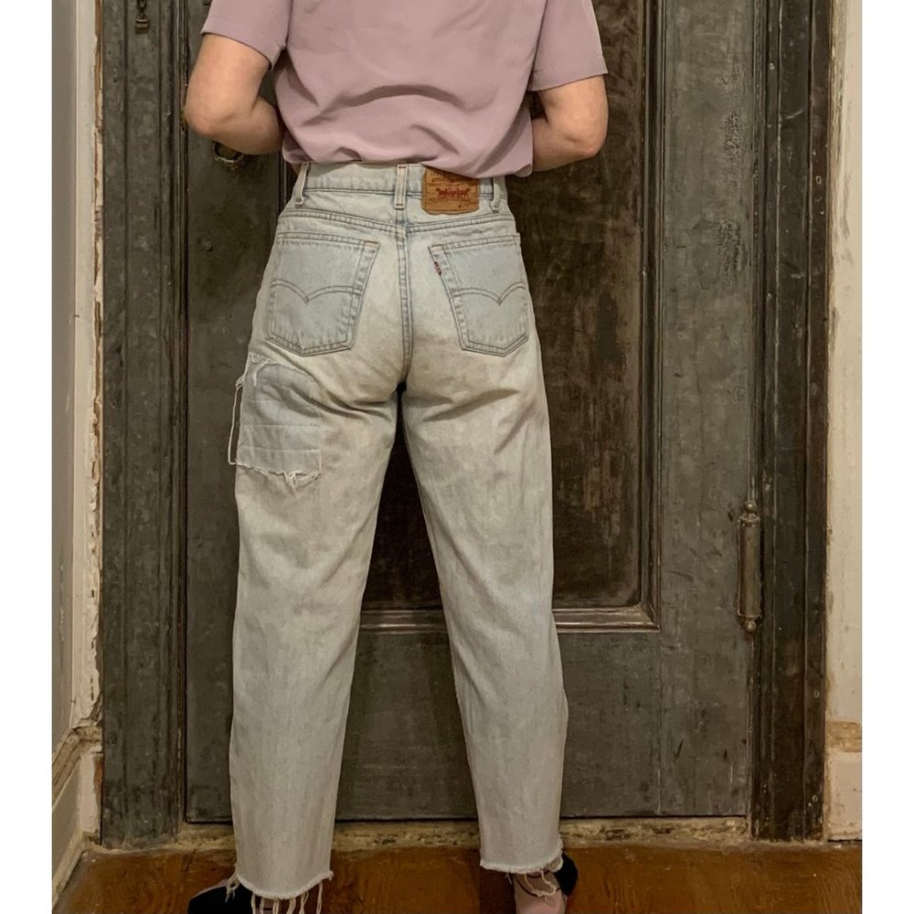 Vintage light wash Levis 550 cropped and patches design 90s Made in USA 30" - Picture 8 of 8